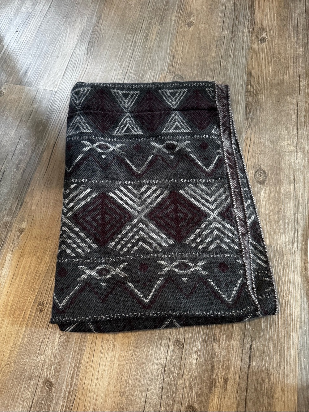 knit geometric infinity scarf